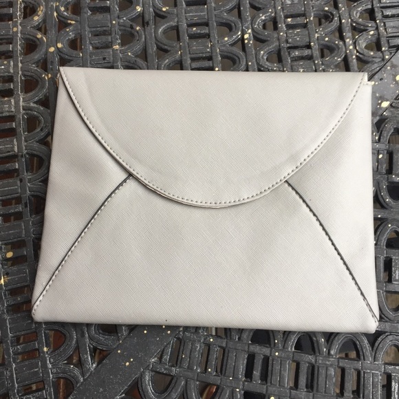 The Royal Standard Clutch - Picture 1 of 3